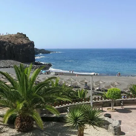 100 Meters From The Ocean 公寓 *